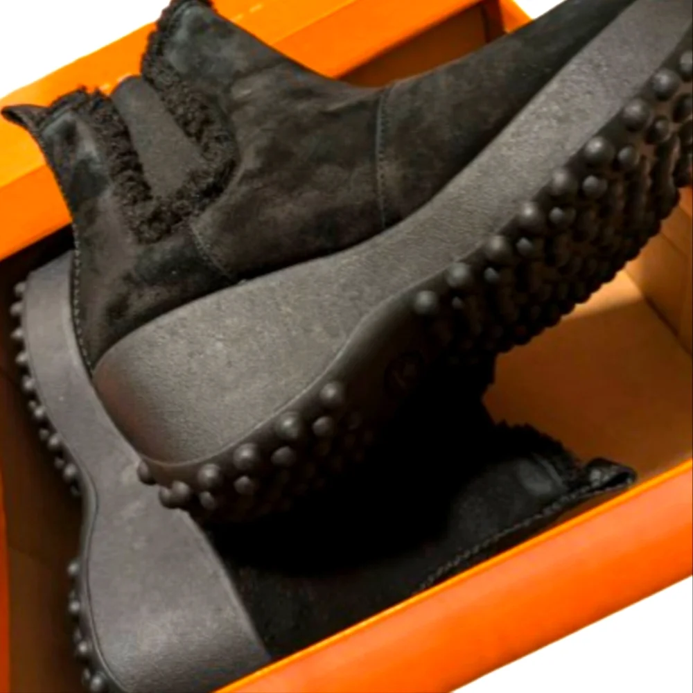 New Rocket Dog Black Frost Fur Lined Suede Boots. No Box.... - Picture 4 of 4